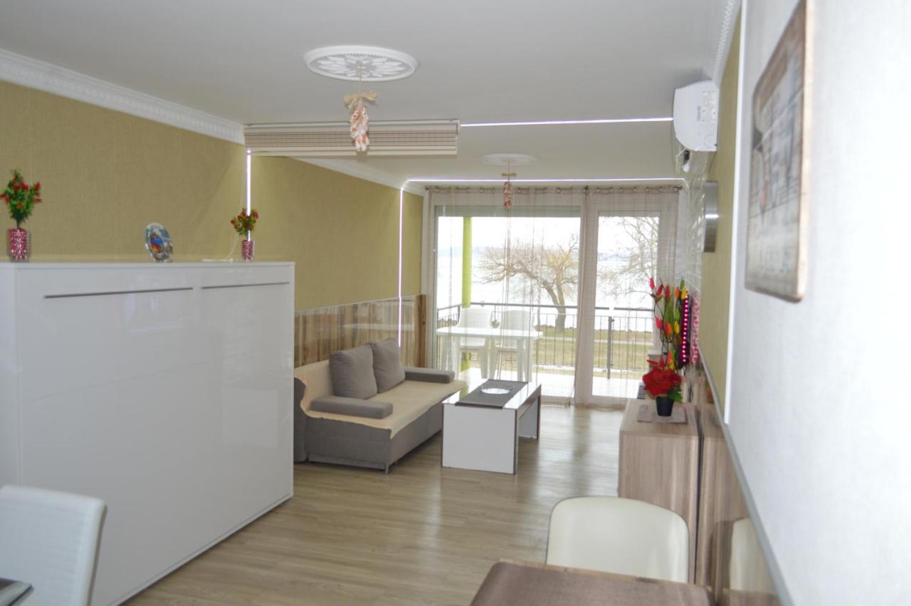 Apartamento Siófok Ezüstpart Granada 2 Közvetlen Vizparti Apartman Exterior foto