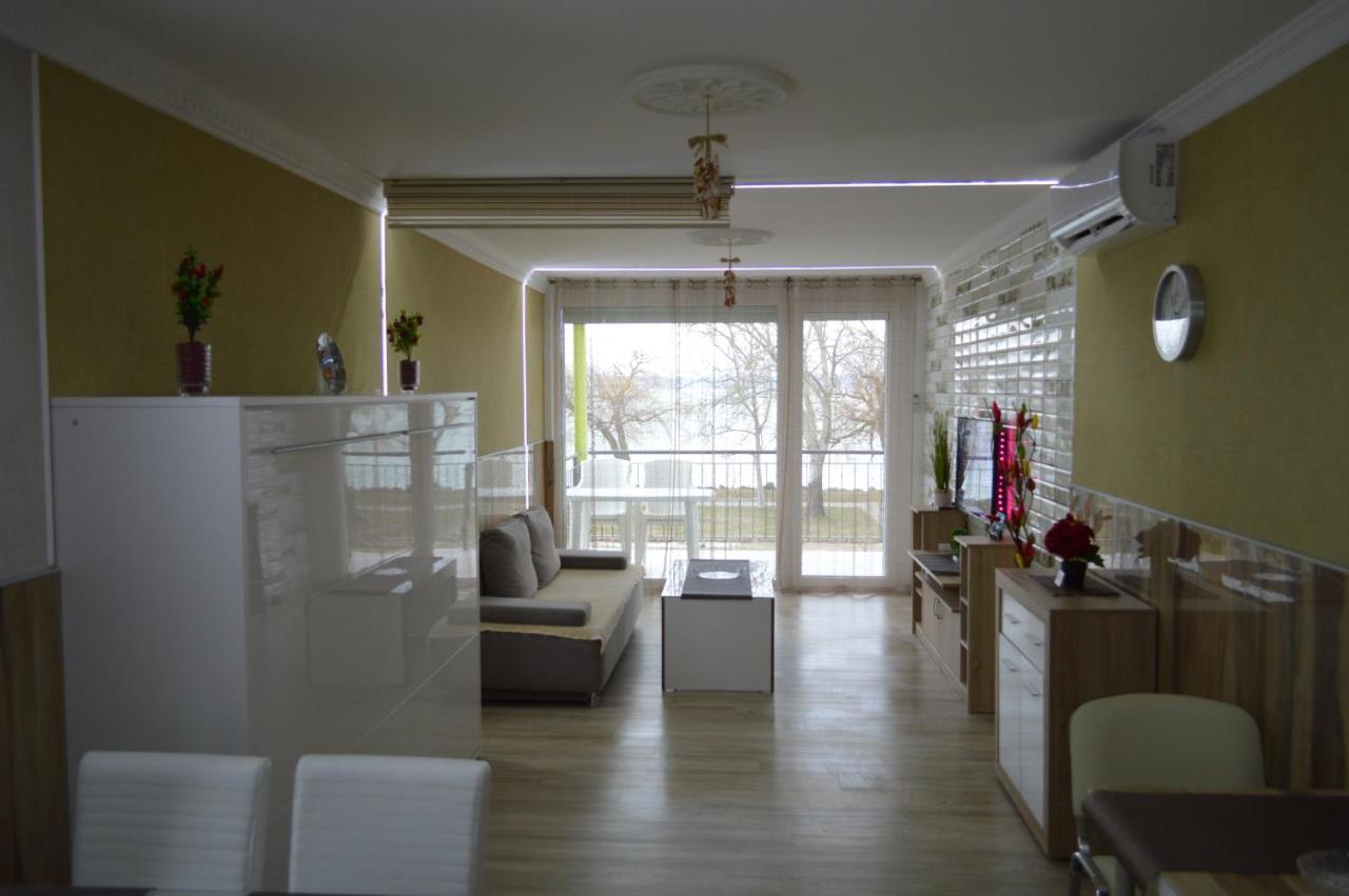 Apartamento Siófok Ezüstpart Granada 2 Közvetlen Vizparti Apartman Exterior foto