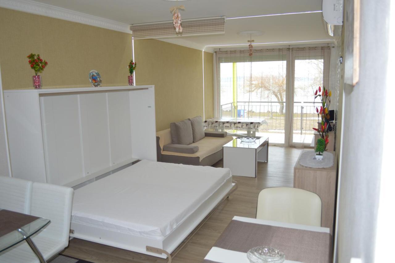 Apartamento Siófok Ezüstpart Granada 2 Közvetlen Vizparti Apartman Exterior foto